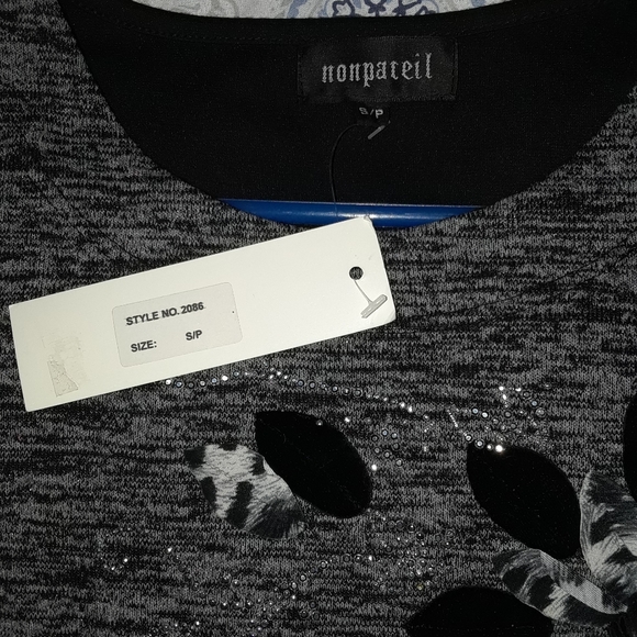 Long sleeves top - Picture 3 of 3